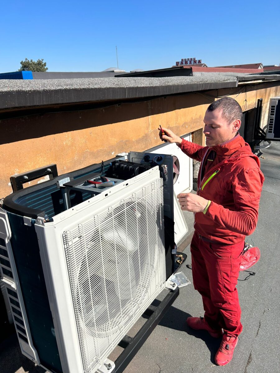 Demontare aparat de aer conditionat tip split